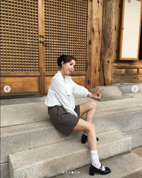 신지, '눈 성형' 고백 부담이었나…"여러모로 살짝 피곤"