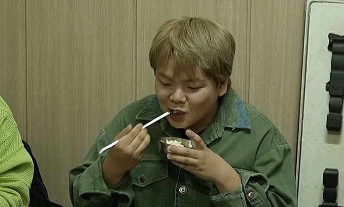 전현무, 또 논란 생길 말실수...손태진에 "식탐 많네! 얼굴이 둘리~"…