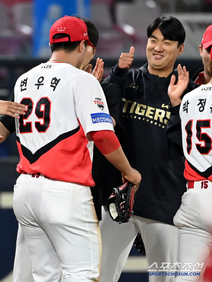 변우혁 슈퍼캐치! 롯데 맹추격 순간 펼쳐진 다이빙 신공, 2사 만루 위기…