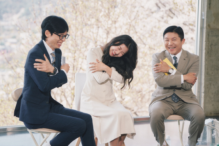 '유쾌, 상쾌, 통쾌' 카피 만든 유현재 교수가 아직도 종이신문 보는 이…
