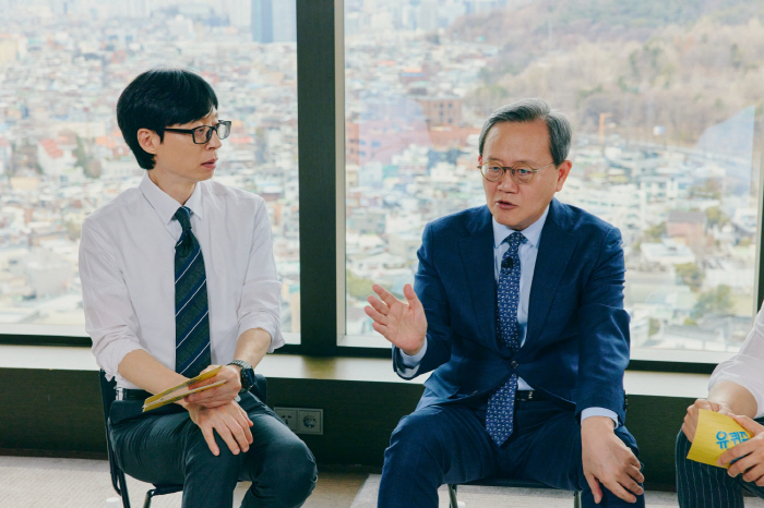 '유쾌, 상쾌, 통쾌' 카피 만든 유현재 교수가 아직도 종이신문 보는 이…