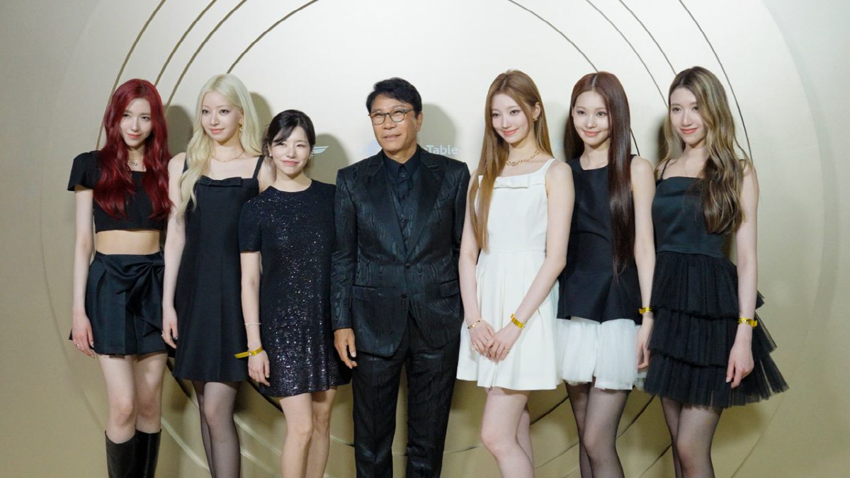 소시 써니, 근황 공개됐다..숙부 이수만과 팔짱 끼고 환한 미소