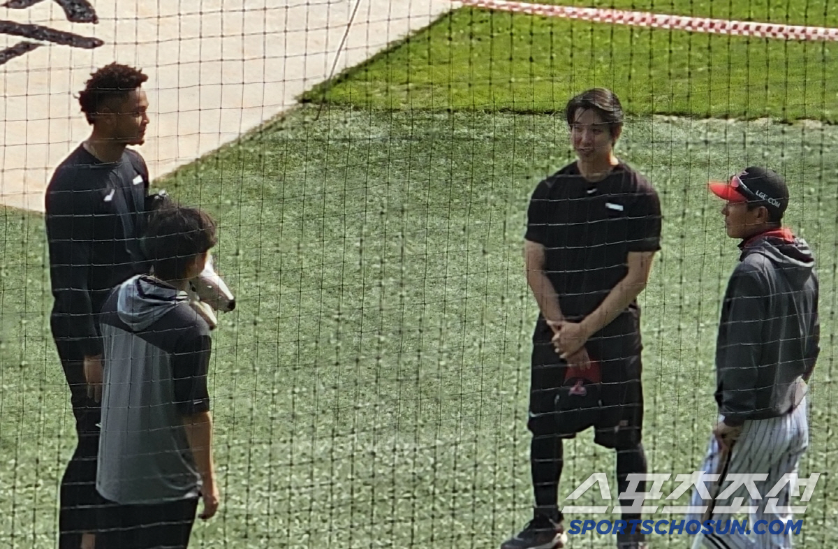 허리굽혀 정중히 인사하는 예의바른 청년. 알고보니 '엘동원' "완벽하게 …