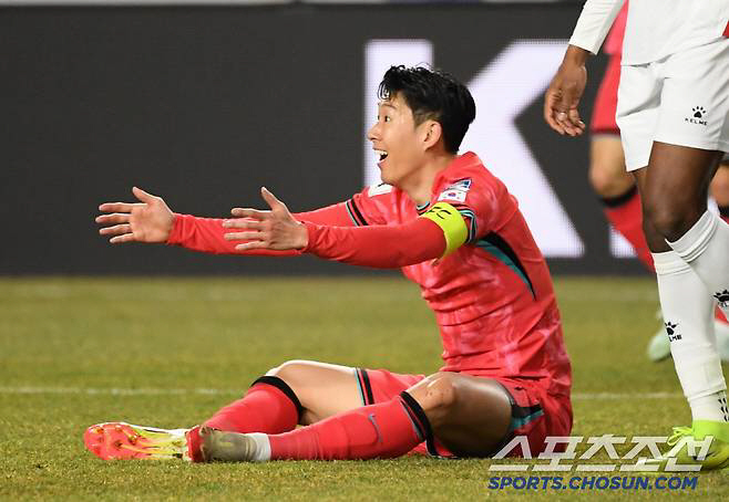 [오피셜]한국 축구 대박! 손흥민vs포체티노 맞대결 성사...홍명보호, …