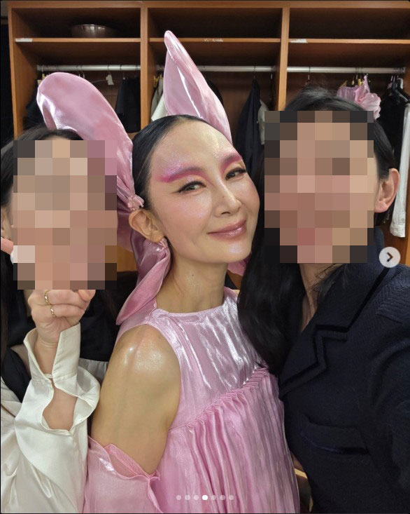 '56세' 채시라, 핑크 토끼귀+용궁여왕 변신..."이걸 소화하네"