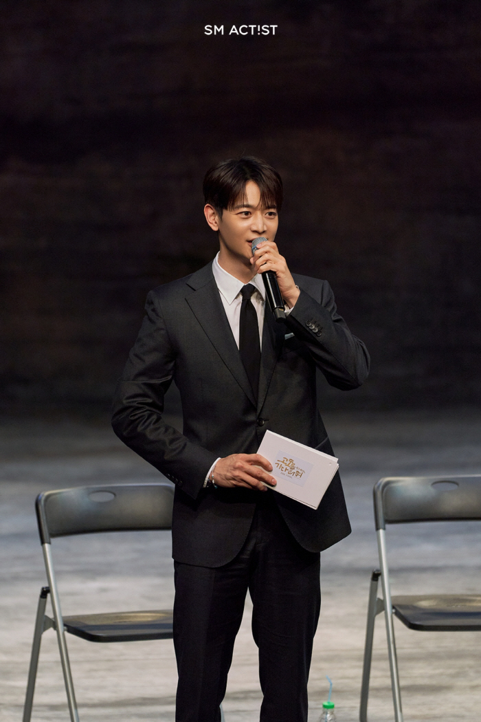 최민호, '대선배' 신구-박근형과 의미 있는 행보…'고도를 기다리며' 기…