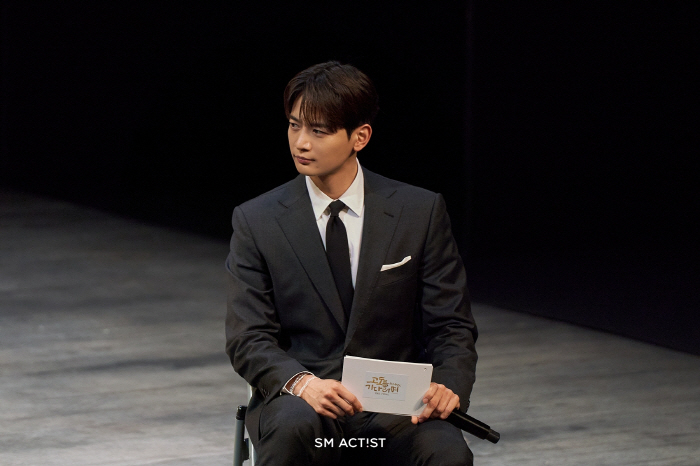 최민호, '대선배' 신구-박근형과 의미 있는 행보…'고도를 기다리며' 기…