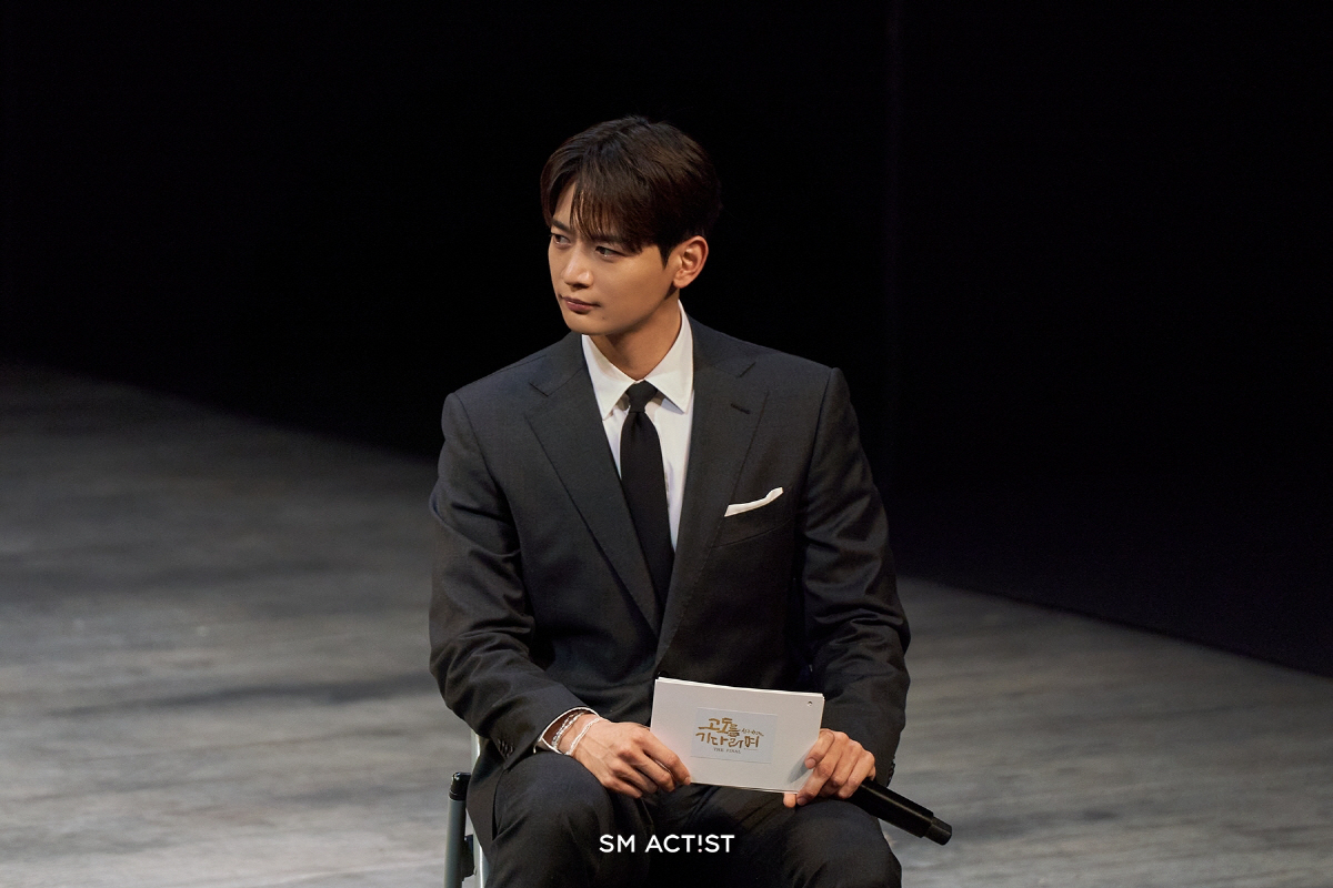 최민호, '대선배' 신구-박근형과 의미 있는 행보…'고도를 기다리며' 기…