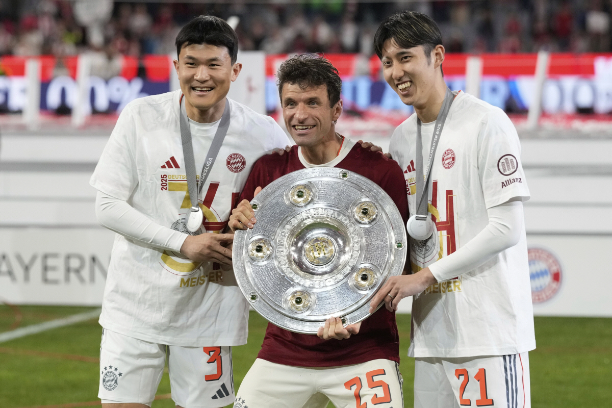 우승컵 들었으니 나가라? '뮌헨 김민재 매각' 현실화→ KIM도 이적 원…