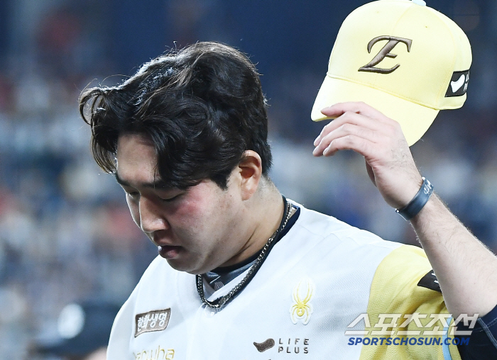 스파이크에 찍힌 박상원은 괜찮나? 14일 볼파크 외야에서 다시 웃는 믿을…