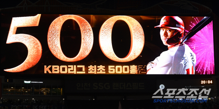 '500홈런 조력자는 ABS?' 볼넷으로 나가려던 최정 발목 잡더니...…