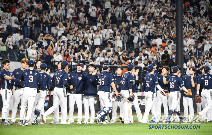 아찔했던 '로그 아웃'…42세 최고참부터 20세 절치부심 마무리까지 하나…