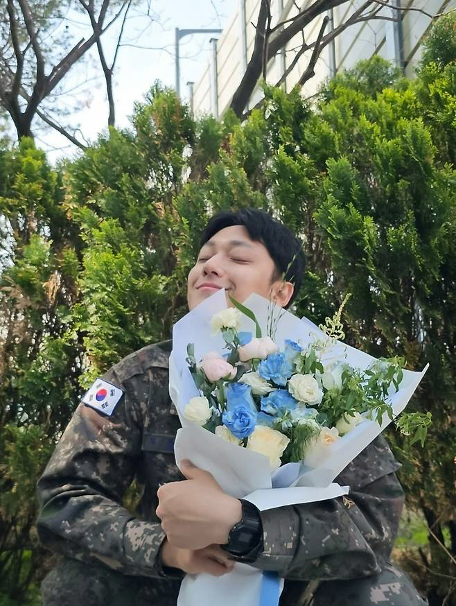 [공식] '임지연♥'이도현, 겹경사 터졌다…전역 후 亞 팬미팅 투어