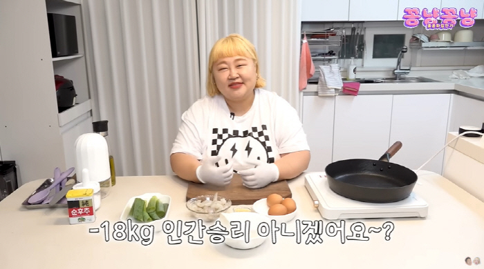 홍윤화, 18kg 감량 전·후 확 달라졌네...날렵해진 턱선 "40kg …