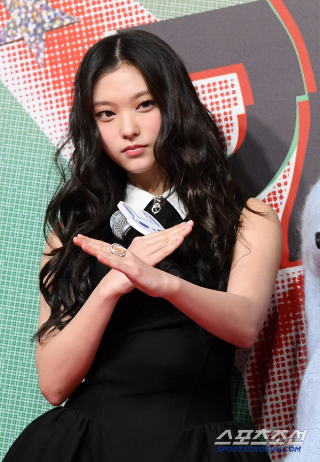'활동중단' 뉴진스 해린, 팬들에 전한 편지 "어려운 시기, 놀라움의 연…