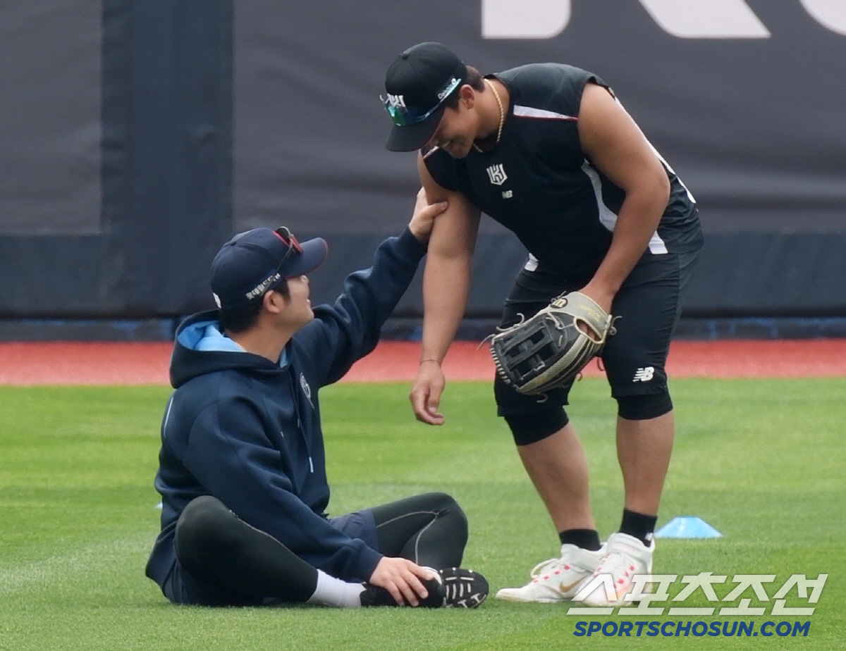 전준우가 감탄한 돌덩이, 김도영도 '엄지척'한 괴물의 파괴력