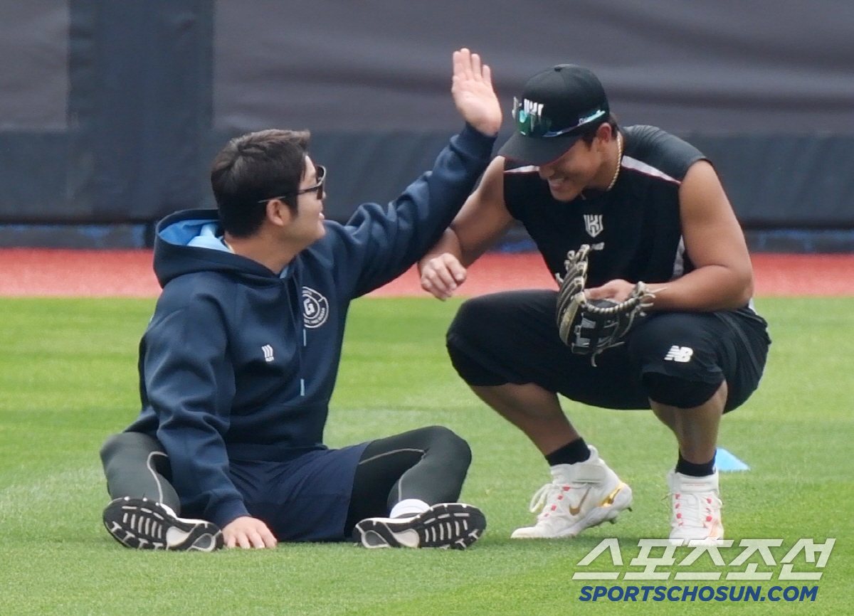 전준우가 감탄한 돌덩이, 김도영도 '엄지척'한 괴물의 파괴력