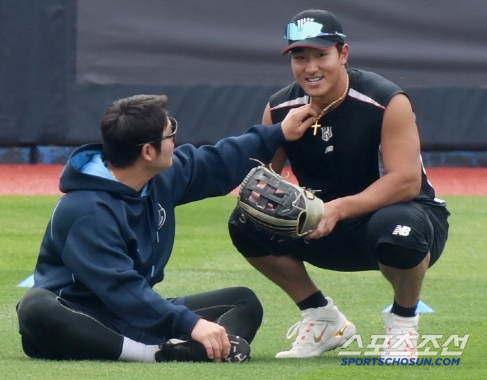 전준우가 감탄한 돌덩이, 김도영도 '엄지척'한 괴물의 파괴력