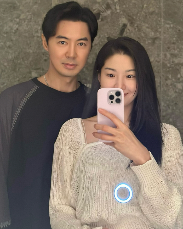 [SCin스타] “카메라 앞으로 전진” 전진, ♥류이서와 다정 거울 투샷