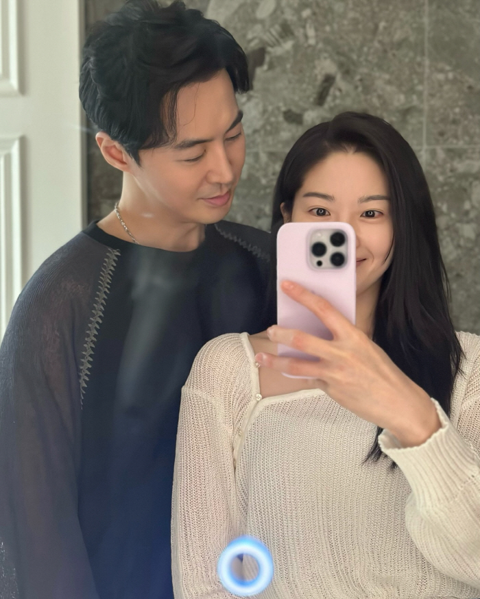 [SCin스타] “카메라 앞으로 전진” 전진, ♥류이서와 다정 거울 투샷