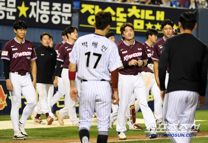 1군 3명 대거 교체에 자조적 반응 "자주 있는 일입니다" → '꼴찌 탈…