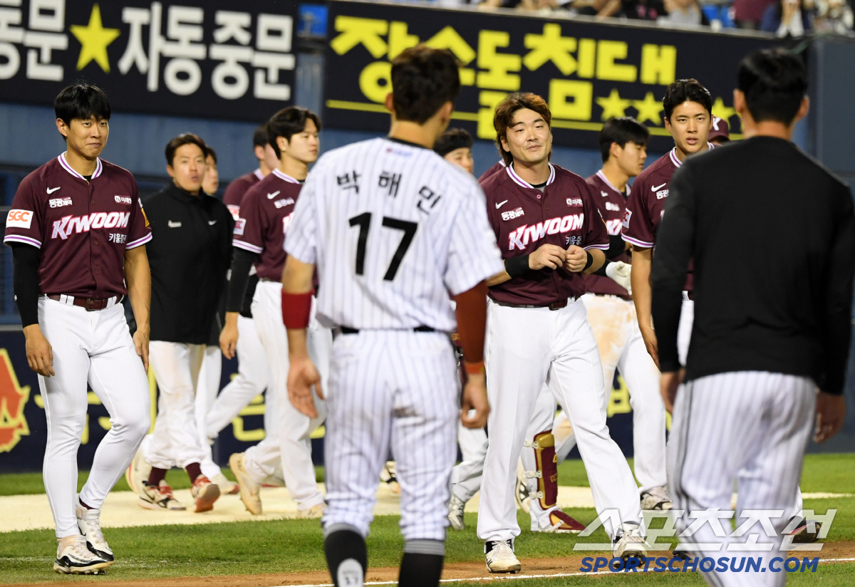 1군 3명 대거 교체에 자조적 반응 "자주 있는 일입니다" → '꼴찌 탈…