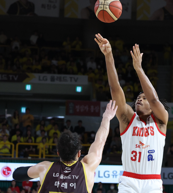 [현장리뷰]'0% 기적을 쏜다!' 서울 SK 美쳤다! LG 54-51 잡…