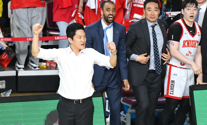 3연패 뒤 3연승 '시리즈는 원점' 서울 SK 미친 뒷심…'매진' 7차전…