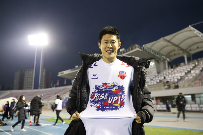 수원FC 승격주역 안병준, 18일 대전과 홈경기서 은퇴식 개최…아들과 뜻…