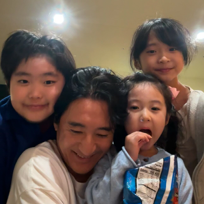 신현준 딸, 새 식구와 첫 만남 "잘 자라줘"..아역급 미모 '깜짝'