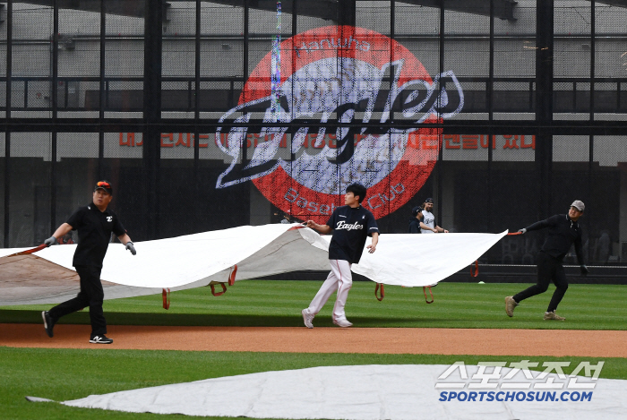 '주말만 되면 날씨 왜 이래' KBO 전 경기 우천 순연…17일 더블헤더