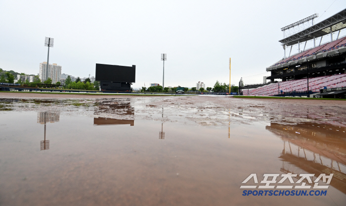 '주말만 되면 날씨 왜 이래' KBO 전 경기 우천 순연…17일 더블헤더