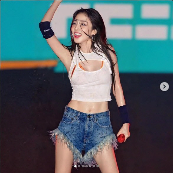 산다라박, 흠뻑 젖은 무대 위 찢은 피지컬…