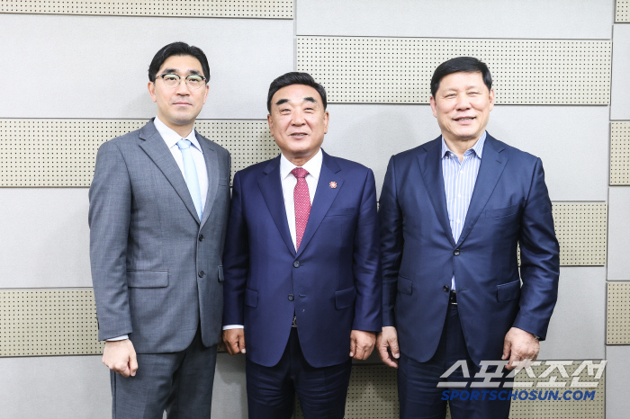 '연고이전' 떠올렸던 허구연 총재, 'NC 새 보금자리' 마련한 김두겸 울산시장 만났다…어떤 이야기 나눴나 [울산현장]