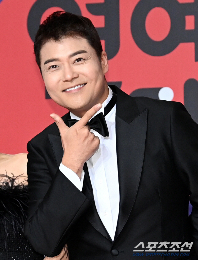'KBS 공채 출신' 전현무 