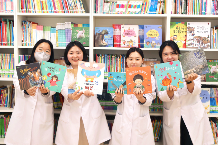 '5월은 가정의달' 롯데, 아람북스와 함께 특별한 도서 나눔