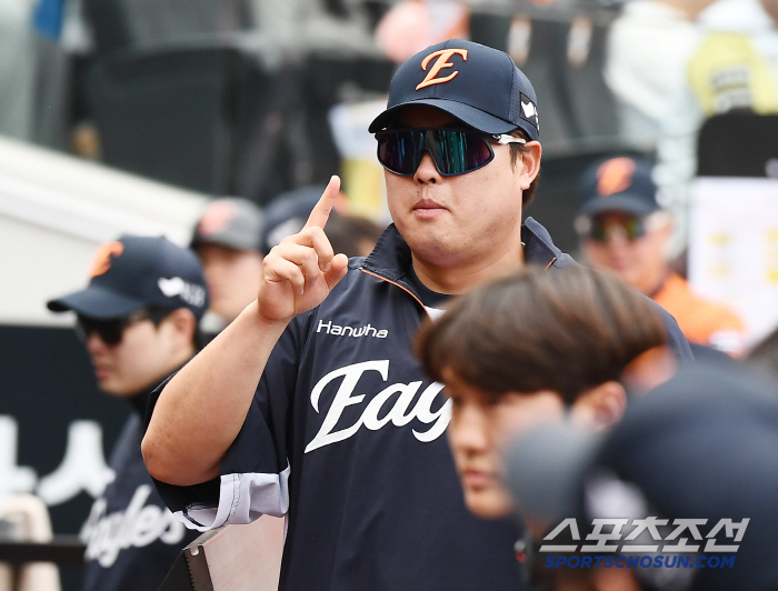 [포토] 류현진 '폰세 1이닝 더?'