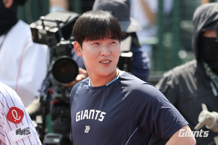 '0:5→7:5' 매진갈매기 대역전극! '3점포+결승타' 레이예스 5타점…