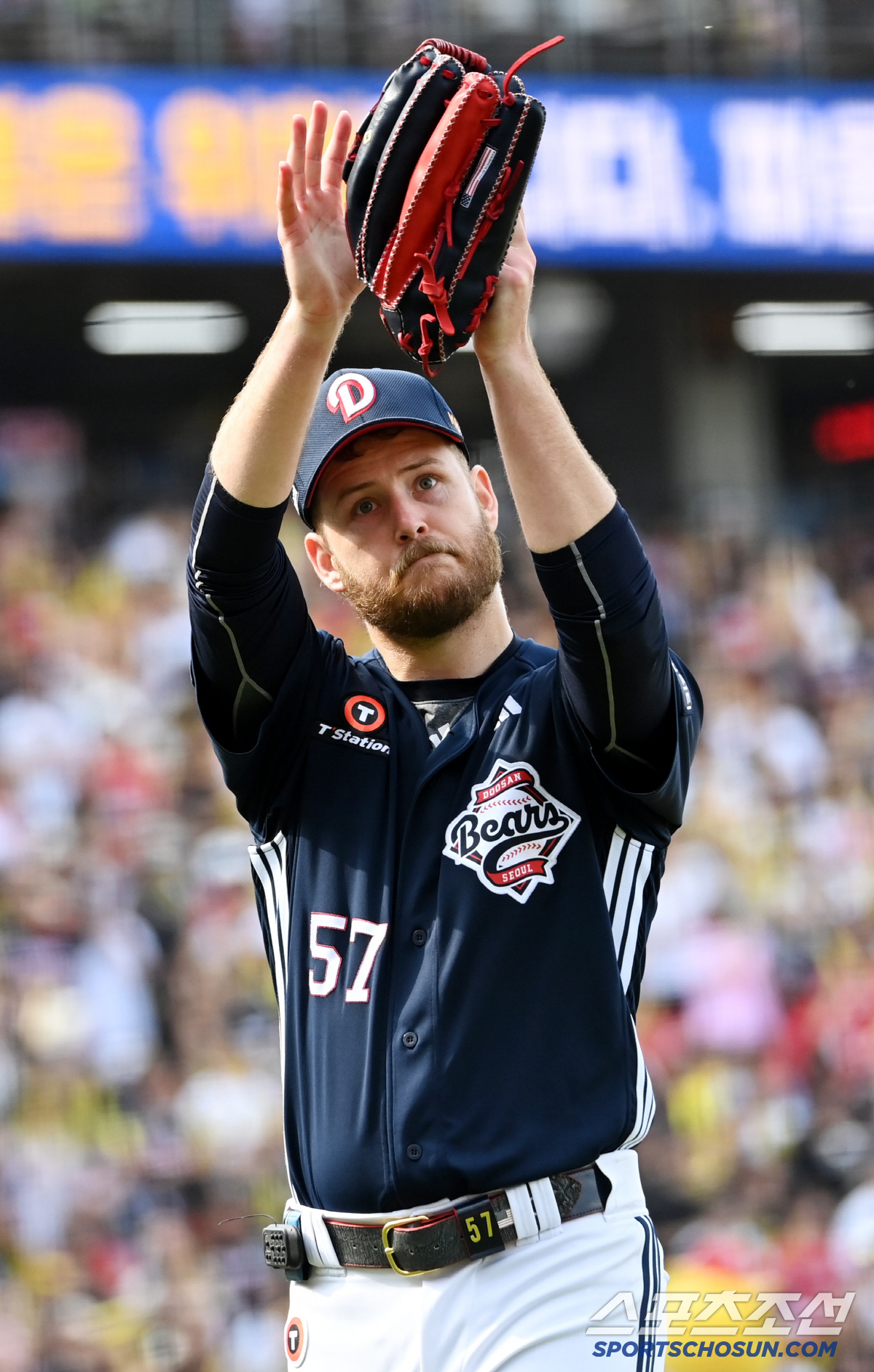 콜어빈이 달라졌어요. 캡틴-코치와 뜨거운 포옹→원정팬에 감사 인사까지..…