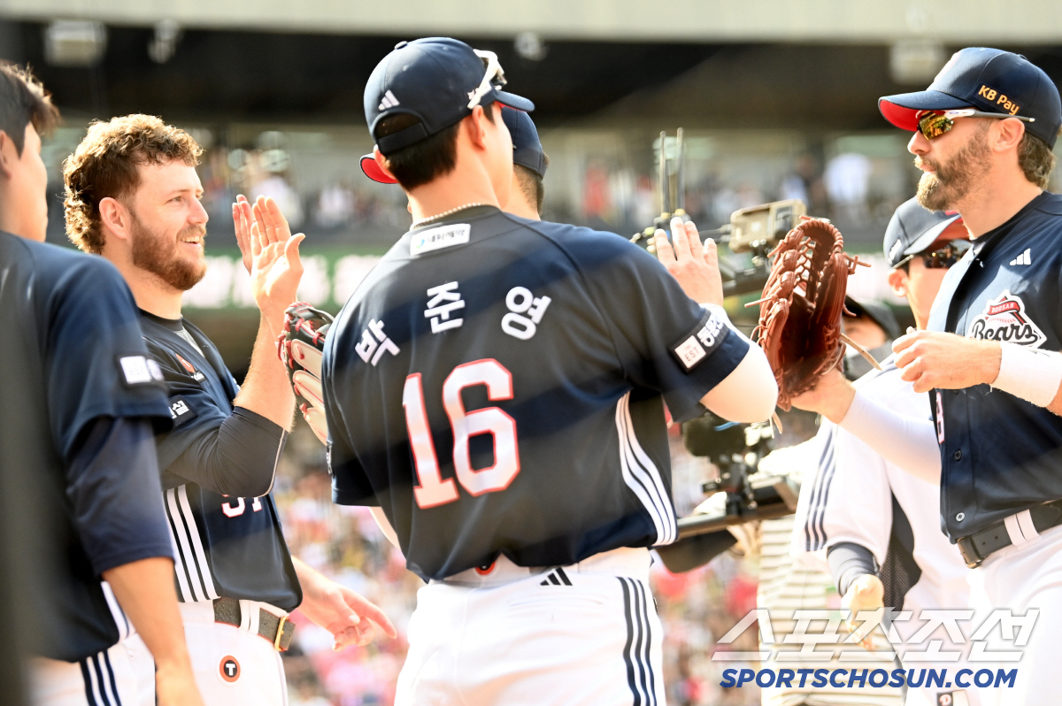 콜어빈이 달라졌어요. 캡틴-코치와 뜨거운 포옹→원정팬에 감사 인사까지..…