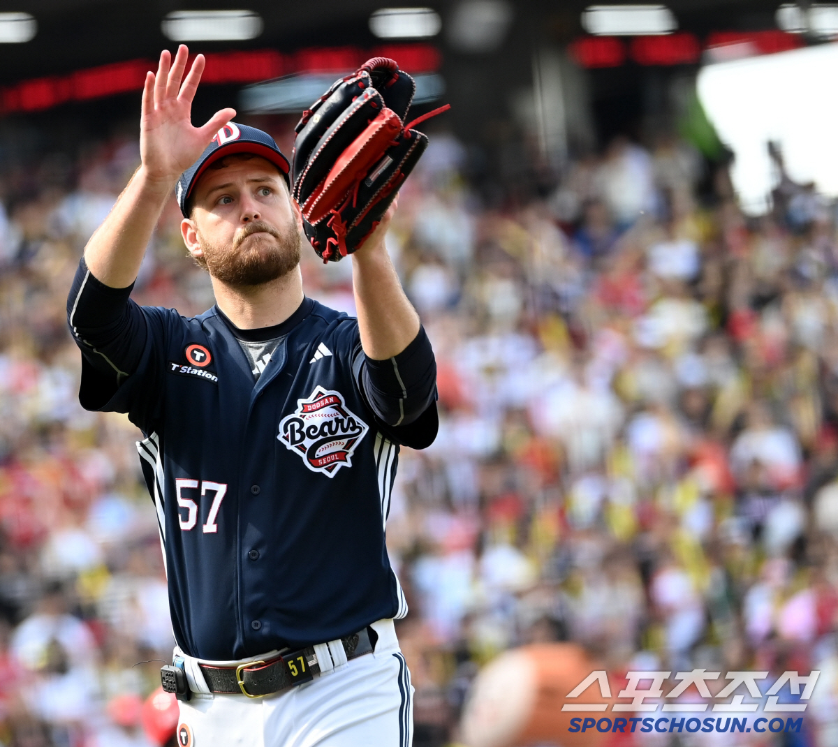 콜어빈이 달라졌어요. 캡틴-코치와 뜨거운 포옹→원정팬에 감사 인사까지..…