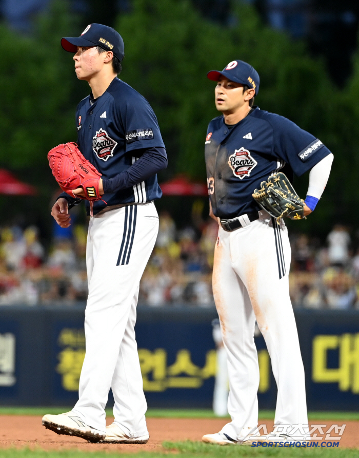 [포토] 홍민규, 베이스 커버에 늦는 실수