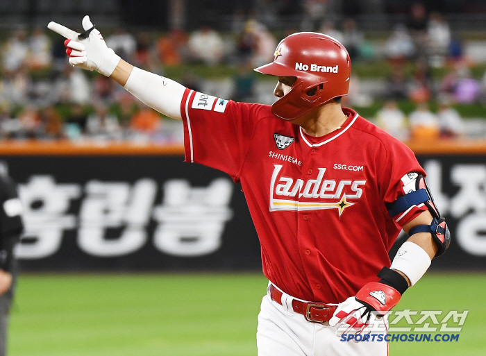 '화이트 7이닝 11K 1실점 → 정준재 3안타' SSG, DH 1차전 …
