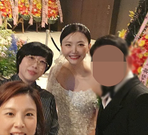 '결혼' 임성언, ♥듬직한 신랑 옆 행복.."드레스 자태 감탄"