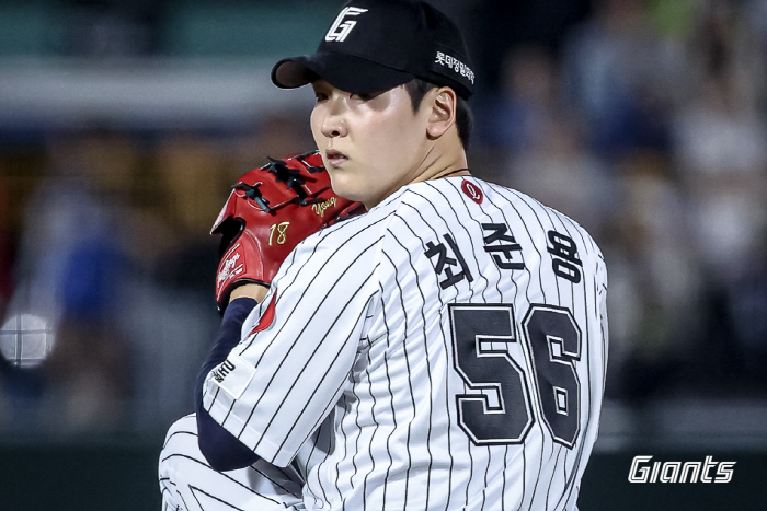 벤클 위기→김태형 감독 퇴장→황당 실책 극복…롯데, 토요일밤 '혼파망' …