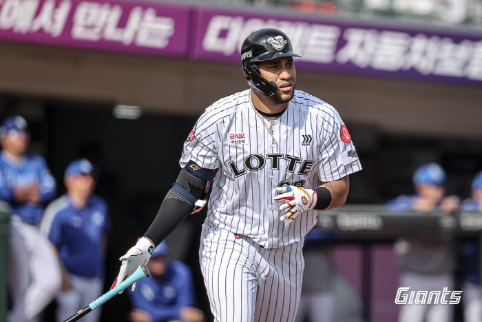 벤클 위기→김태형 감독 퇴장→황당 실책 극복…롯데, 토요일밤 '혼파망' …
