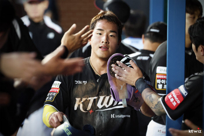 잠실을 리틀 야구장으로 만들어버리네...송승기 게 섰거라 '근육 괴물'이…
