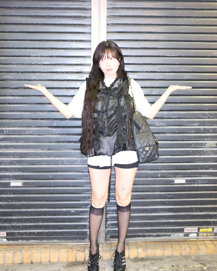 현아, ♥용준형과 선물 받은 900만원 명품백 들고 日 여행...행복한 …