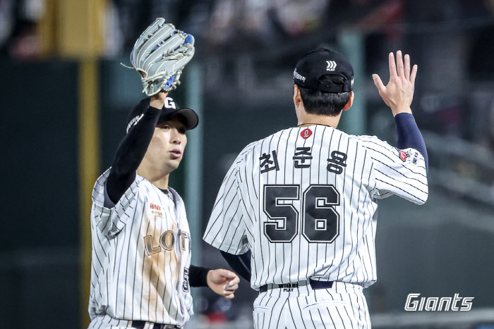 "부모님 생각에 울컥" 348일만에 선 1군 마운드 → '153㎞' 완벽…