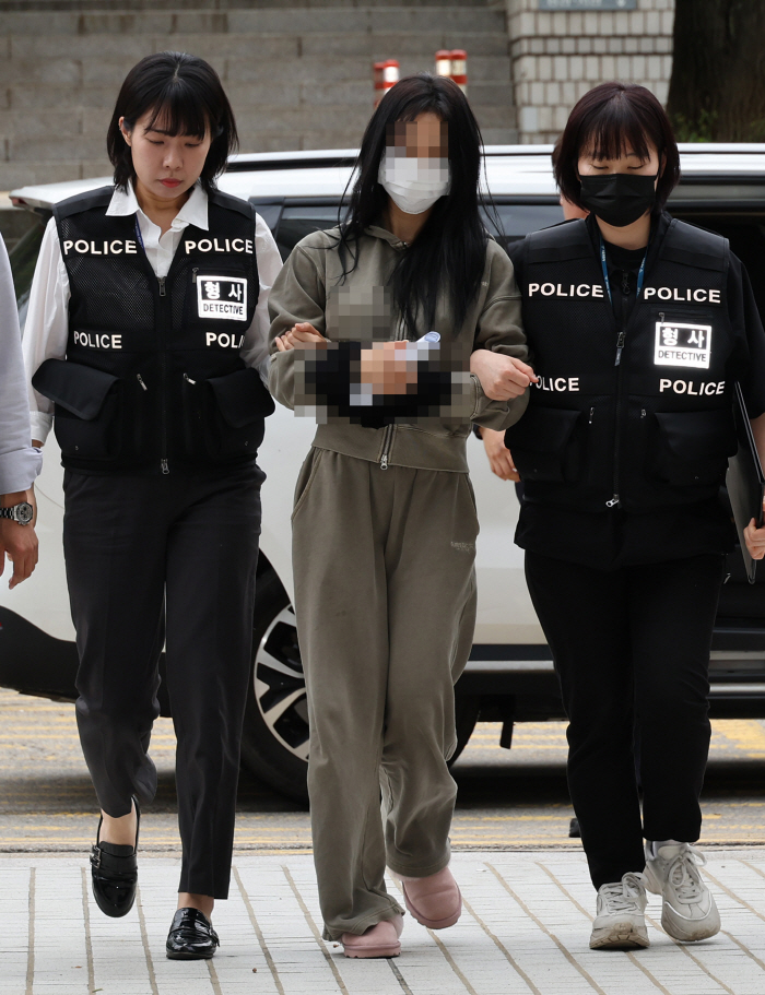 "法, '공갈女, 미수男' 구속" 유로파리그 결승전 출격, '축구인생' …